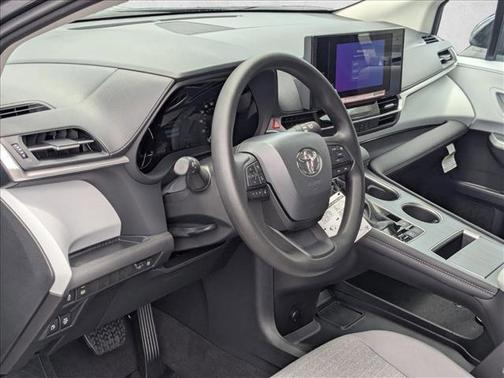 2025 Toyota Sienna LE