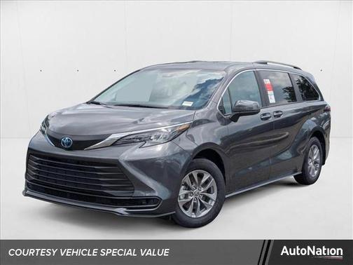 2025 Toyota Sienna LE
