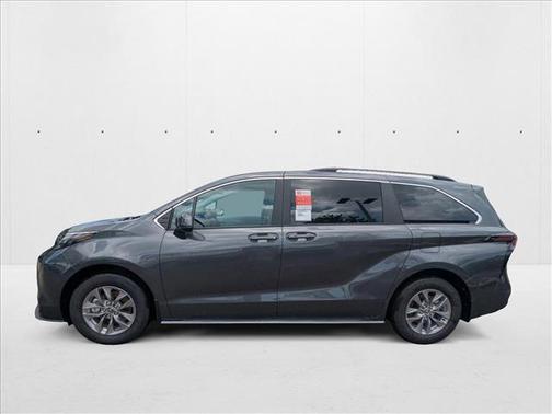 2025 Toyota Sienna LE