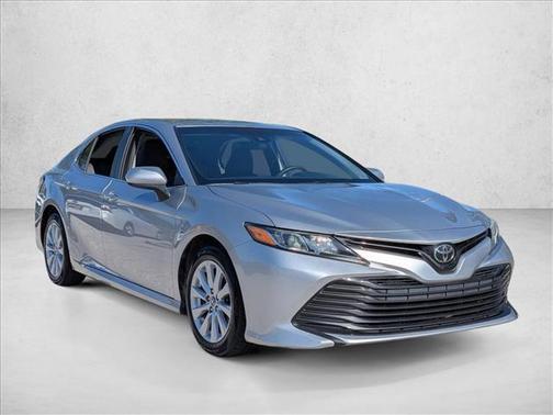 Celestial Silver Metallic 2018 Toyota Camry LE