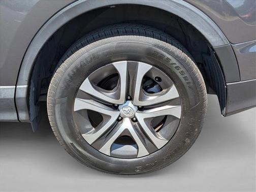 Magnetic Gray Metallic 2018 Toyota RAV4 LE