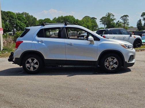 Silver Ice Metallic 2020 Chevrolet Trax LT