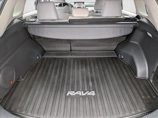 2020 Toyota RAV4 Hybrid SE