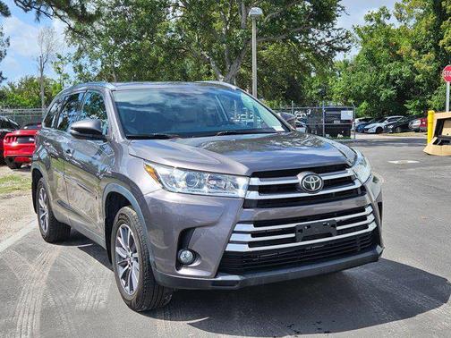 Celestial Silver Met 2019 Toyota Highlander XLE