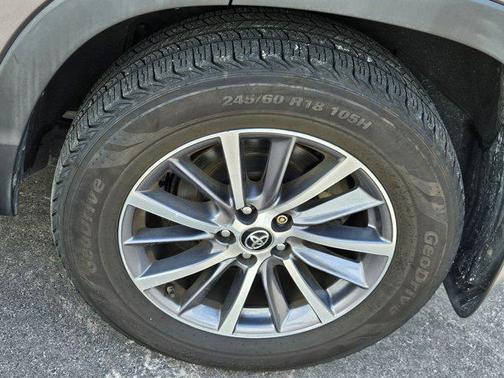 Celestial Silver Met 2019 Toyota Highlander XLE
