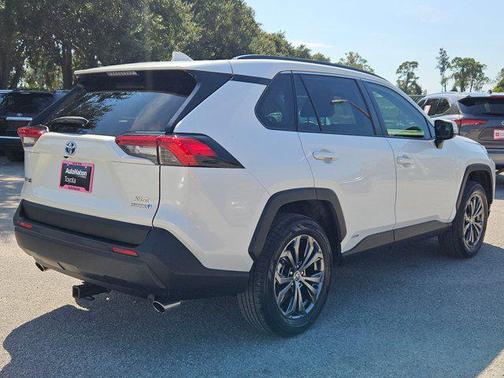 2022 Toyota RAV4 Hybrid XLE Premium