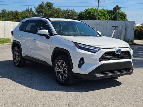 2022 Toyota RAV4 Hybrid XLE Premium