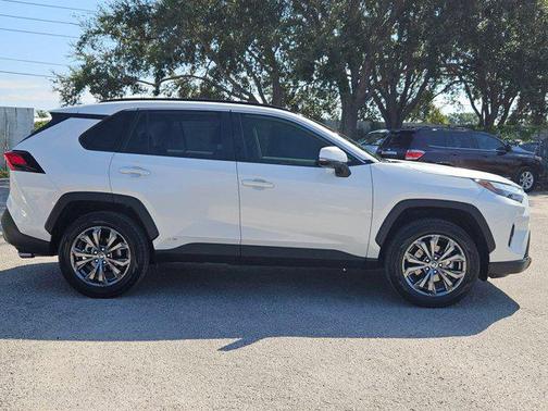 2022 Toyota RAV4 Hybrid XLE Premium