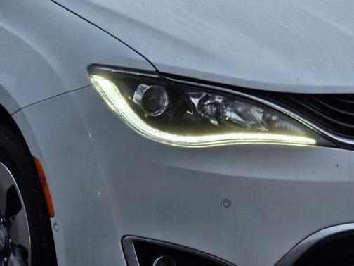 2018 Chrysler Pacifica Hybrid Limited