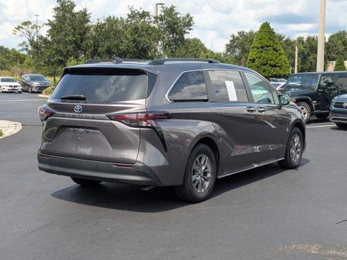 2023 Toyota Sienna XLE 8 Passenger