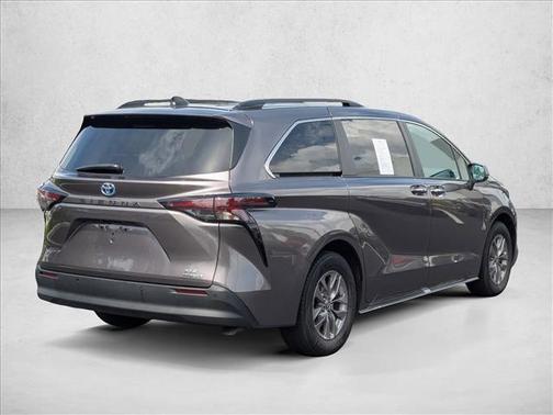 2023 Toyota Sienna XLE 8 Passenger
