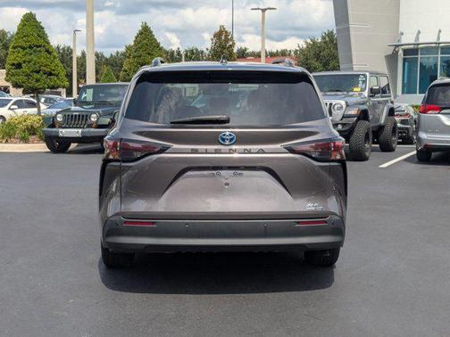 2023 Toyota Sienna XLE 8 Passenger
