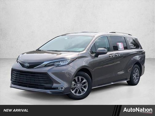 2023 Toyota Sienna XLE 8 Passenger