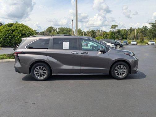 2023 Toyota Sienna XLE 8 Passenger