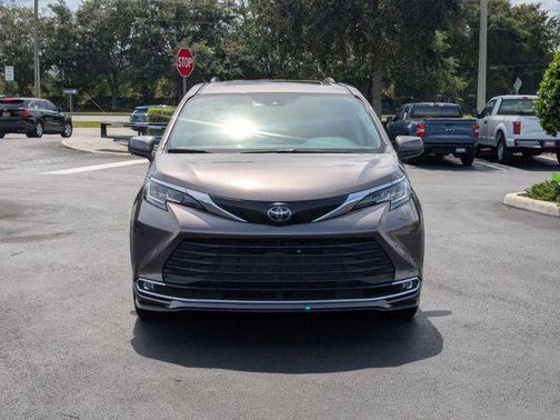 2023 Toyota Sienna XLE 8 Passenger