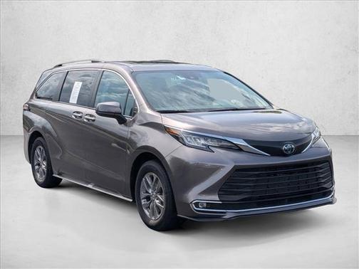 2023 Toyota Sienna XLE 8 Passenger