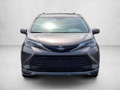 2023 Toyota Sienna XLE 8 Passenger