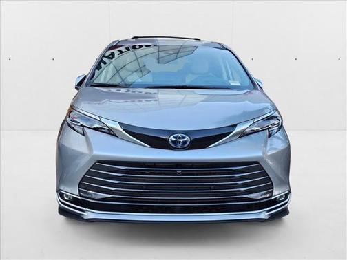 2025 Toyota Sienna Platinum 7 Passenger