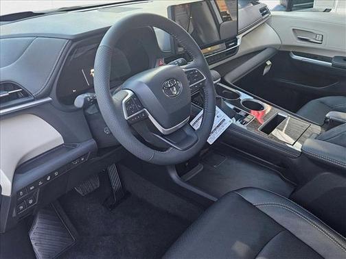 2025 Toyota Sienna Platinum 7 Passenger