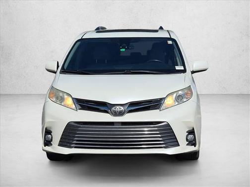 Blizzard Pearl 2018 Toyota Sienna XLE