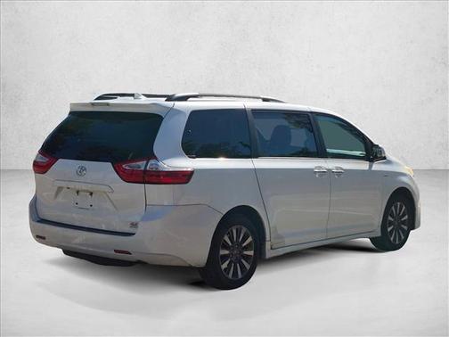 Blizzard Pearl 2018 Toyota Sienna XLE