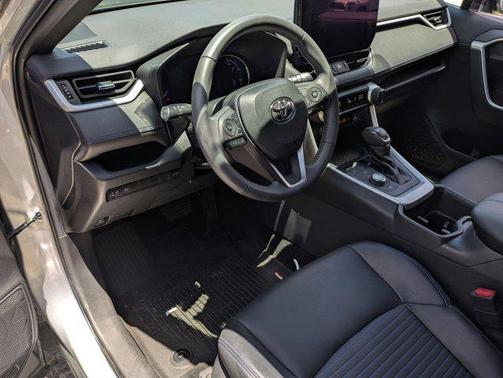 2023 Toyota RAV4 Hybrid SE