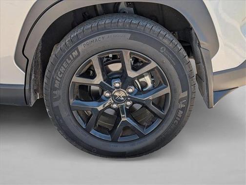 Sonic Silver 2025 Toyota Corolla Cross LE