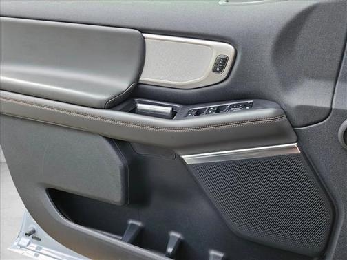 Glacier Gray Metallic TriCoat 2025 Ford Expedition Active