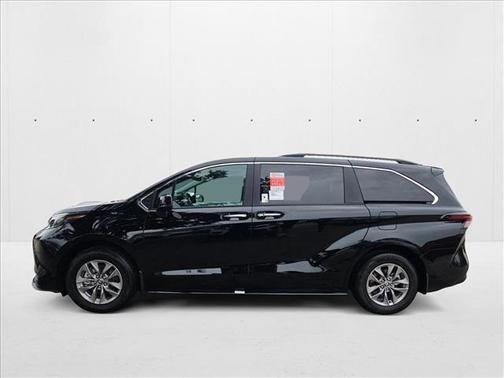2025 Toyota Sienna XLE 8 Passenger