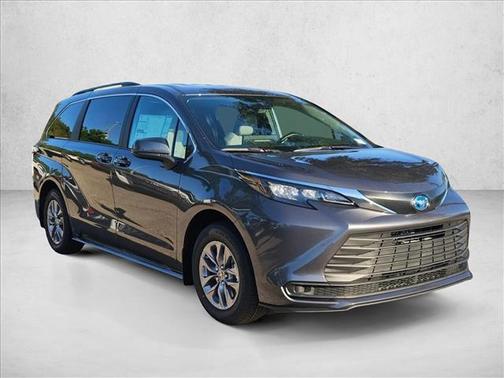 2025 Toyota Sienna LE