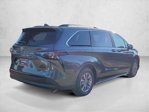 2025 Toyota Sienna LE