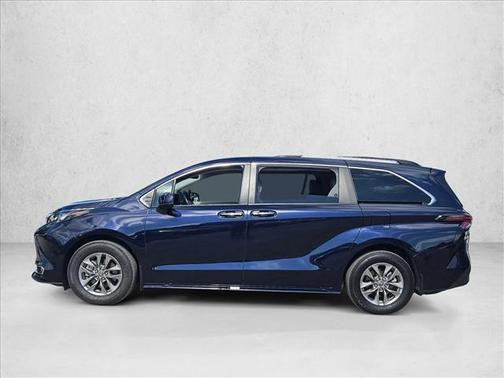 2024 Toyota Sienna XLE 8 Passenger