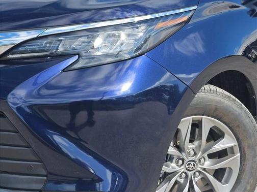 2024 Toyota Sienna XLE 8 Passenger