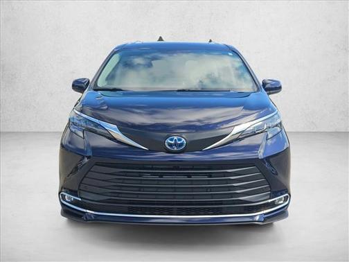 2024 Toyota Sienna XLE 8 Passenger