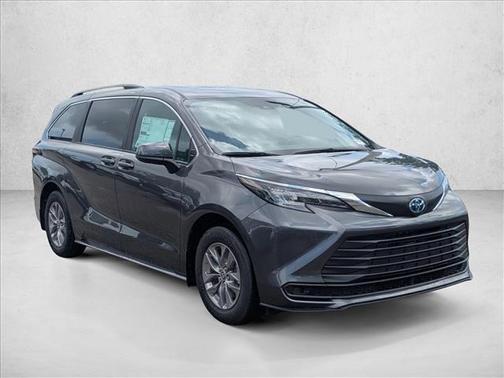 2025 Toyota Sienna LE