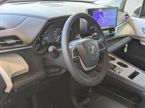 2025 Toyota Sienna XLE 8 Passenger