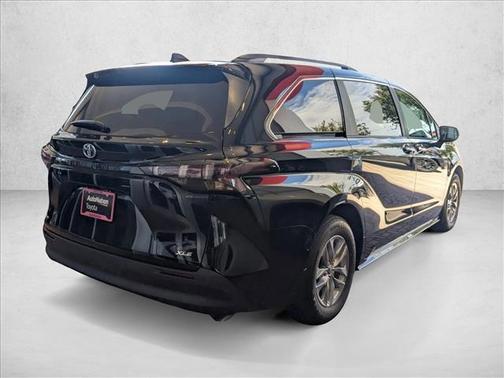 2025 Toyota Sienna XLE 8 Passenger