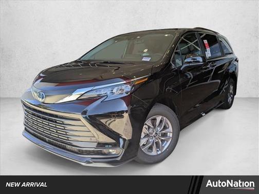 2025 Toyota Sienna XLE 8 Passenger