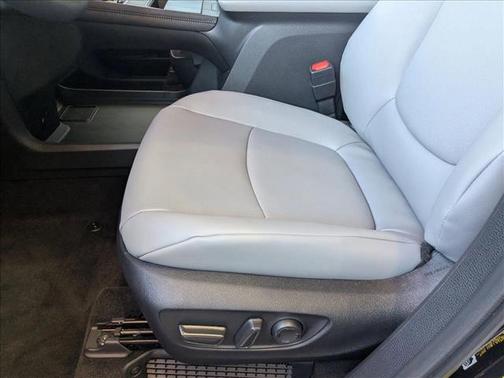 2025 Toyota Sienna XLE 8 Passenger