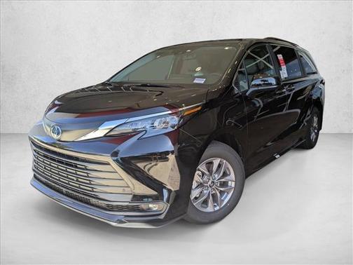 2025 Toyota Sienna XLE 8 Passenger