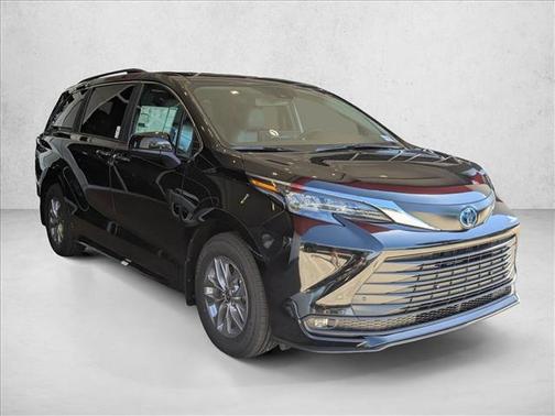 2025 Toyota Sienna XLE 8 Passenger