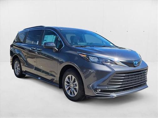 2025 Toyota Sienna XLE 7 Passenger