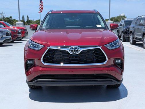 Ruby Flare Pearl 2026 Toyota Highlander Limited