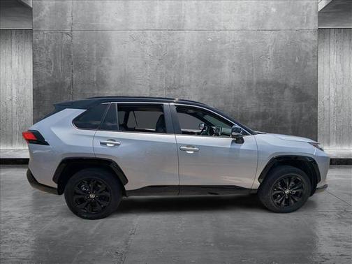 2022 Toyota RAV4 Hybrid SE