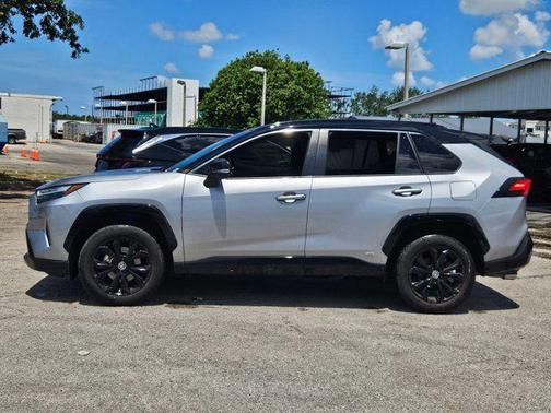 2022 Toyota RAV4 Hybrid SE