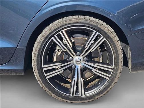 2022 Volvo S60 Recharge Plug-In Hybrid T8 Inscription