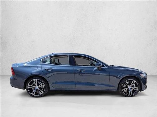 2022 Volvo S60 Recharge Plug-In Hybrid T8 Inscription