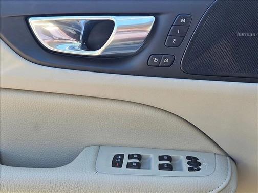 2022 Volvo S60 Recharge Plug-In Hybrid T8 Inscription