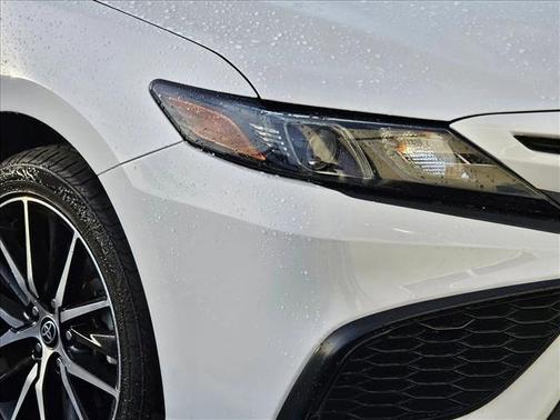 Ice Cap 2023 Toyota Camry SE