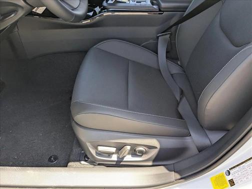 2025 Toyota Prius L